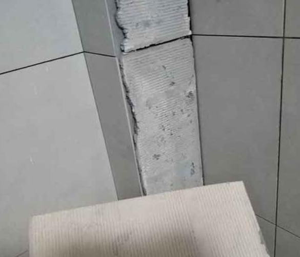 彭山瓷砖空鼓维修公司分享下厨房瓷砖脱落的补救措施。